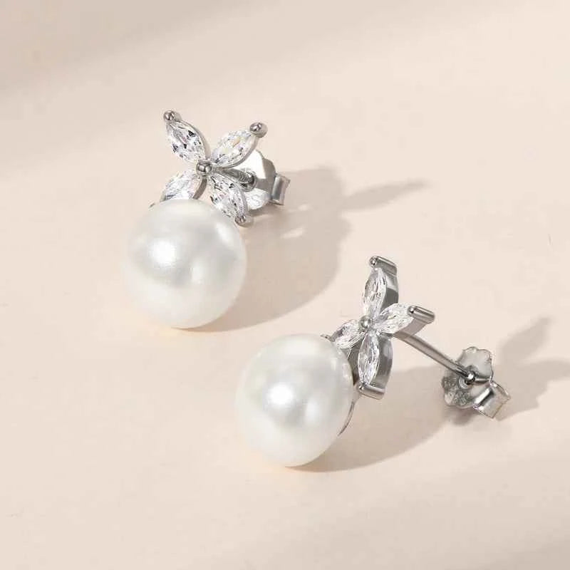 925 Sterling Silver Four-Leaf Clover Stud Earrings, 8mm Bead Pearl & Cubic Zircon Detail – Melisande