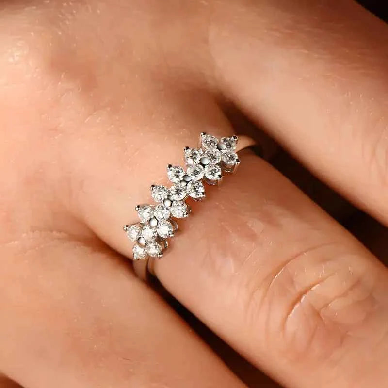 Moissanite Flower Eternity Ring – 925 Sterling Silver 2mm D Color Daily Wear Women’s Jewelry 2025 | Melisande