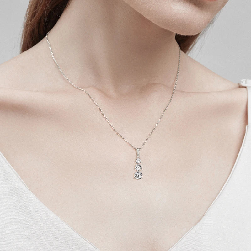 925 Sterling Silver D1.85ct Certified Moissanite Necklace, Gradual Three-Stone Pendant Collar – Melisande