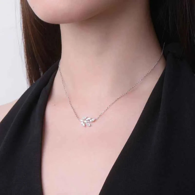D0.90ct Marquise Cut Moissanite Leaf Pendant Necklace, 925 Sterling Silver Adjustable Chain 40+5cm – Melisande