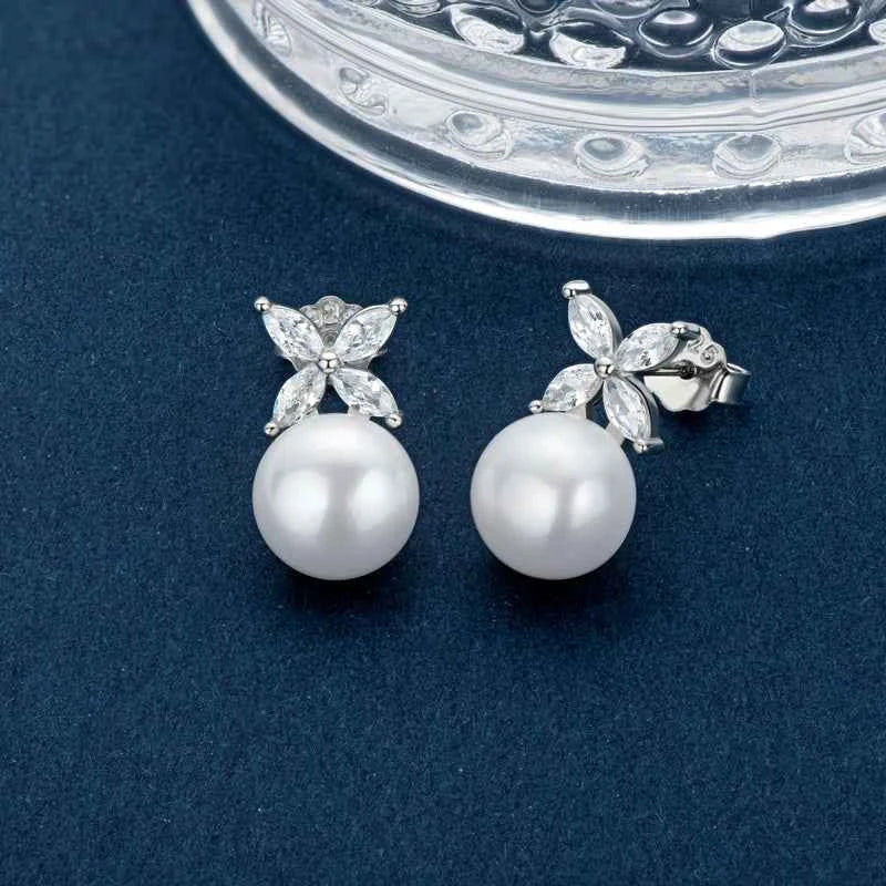925 Sterling Silver Four-Leaf Clover Stud Earrings, 8mm Bead Pearl & Cubic Zircon Detail – Melisande